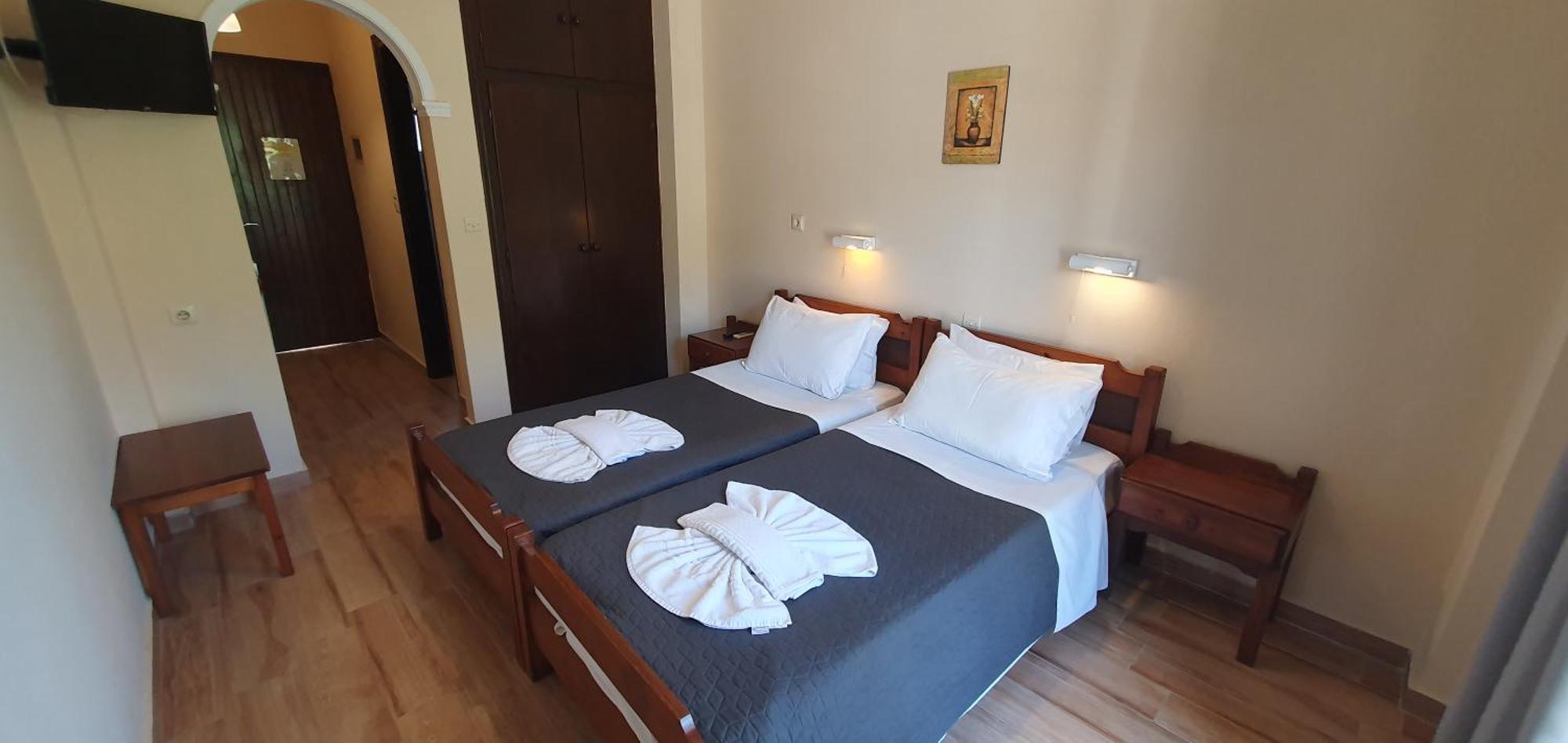باليوكاستريتسا Phivos Hotel المظهر الخارجي الصورة