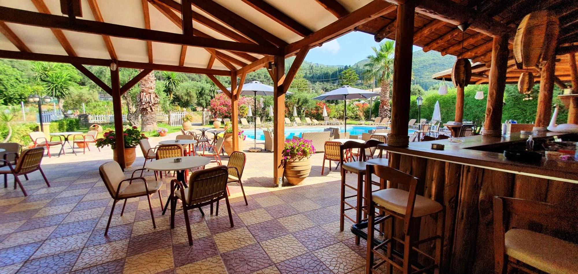 باليوكاستريتسا Phivos Hotel المظهر الخارجي الصورة