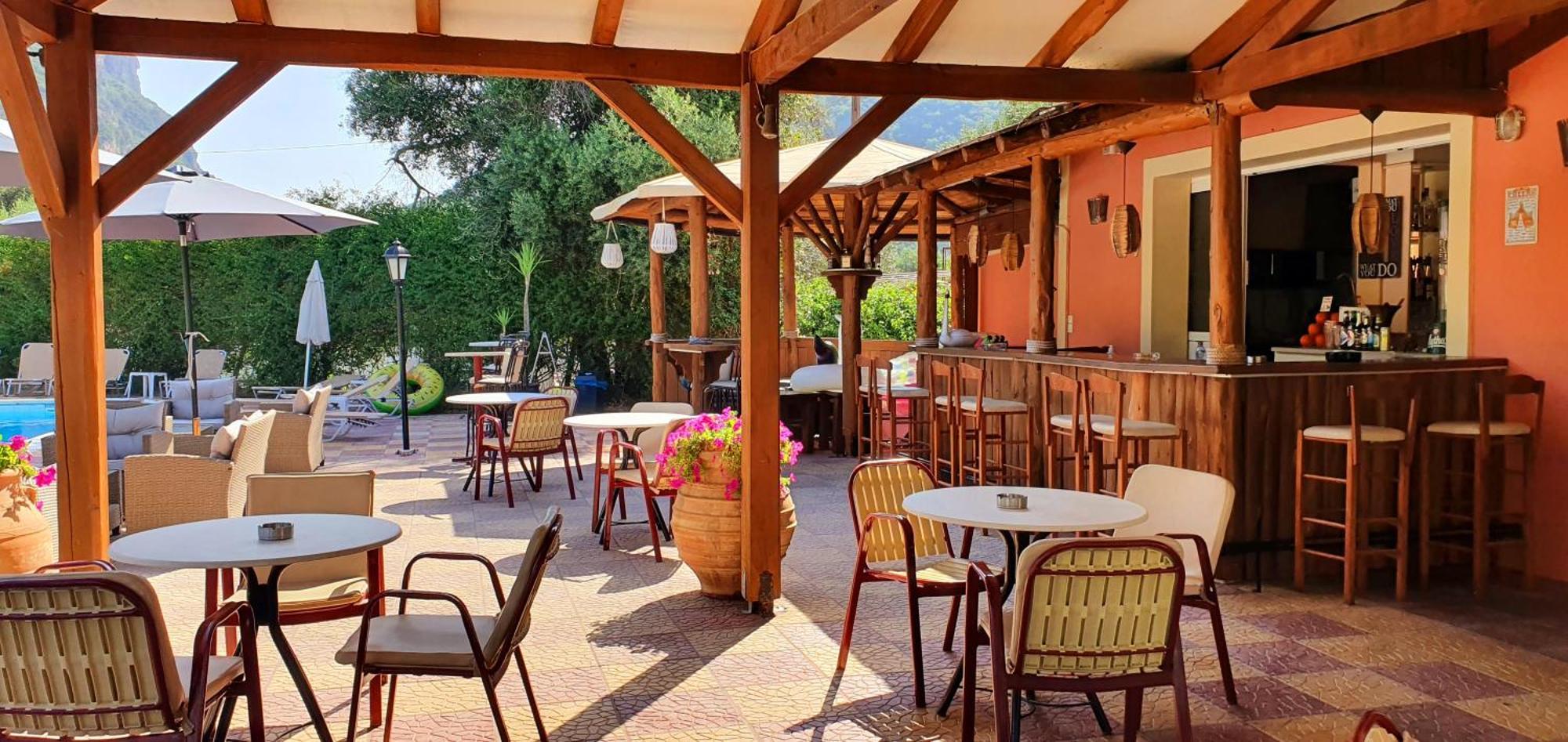 باليوكاستريتسا Phivos Hotel المظهر الخارجي الصورة