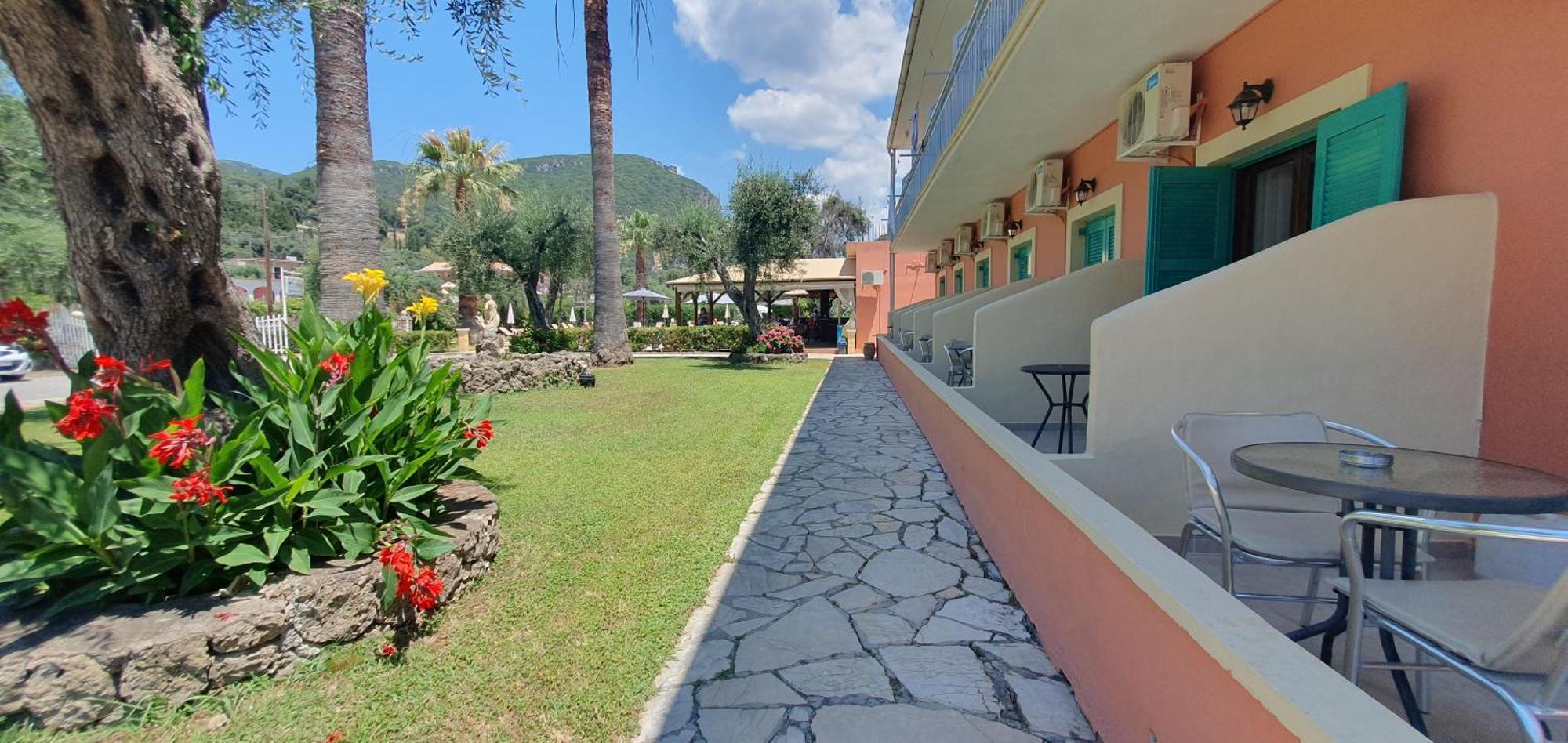 باليوكاستريتسا Phivos Hotel المظهر الخارجي الصورة