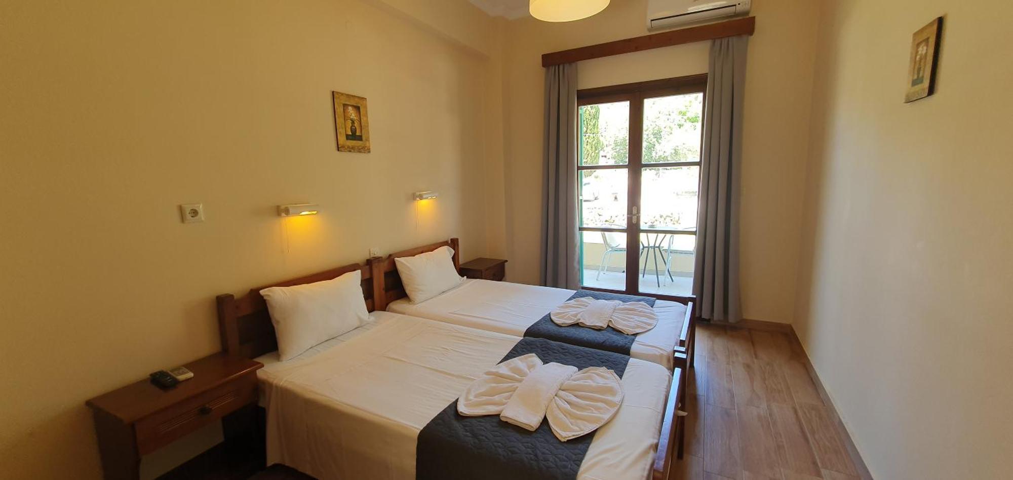باليوكاستريتسا Phivos Hotel المظهر الخارجي الصورة